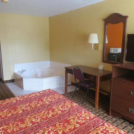 La Grange Executive Inn And Suites Δωμάτιο φωτογραφία